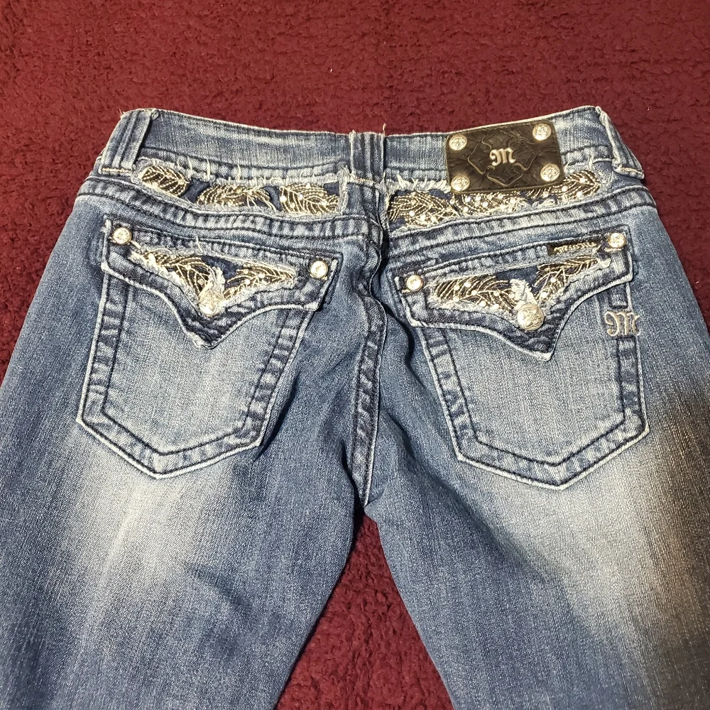 Miss Me Mid Rise Medium Wash Distressed Capri Jeans Bling Women Sz31 (32